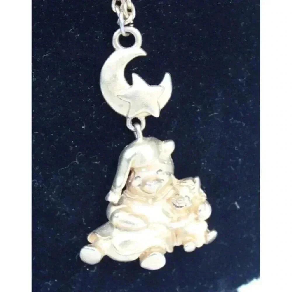 Vintage Disney Pendant Necklace Winnie the Pooh GOLD TONE Nighttime Sleeping PJs